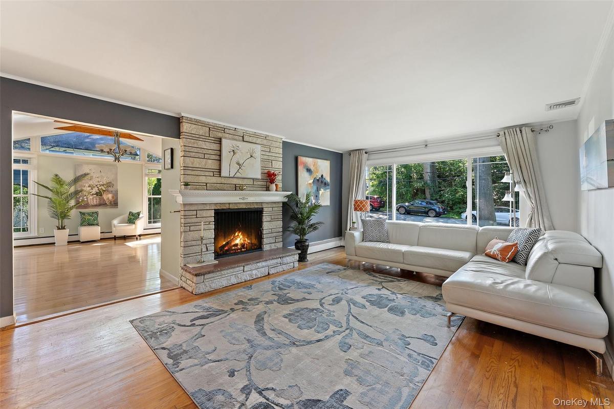 Spacious living room