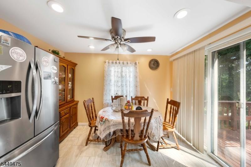Eat-in Kitchen