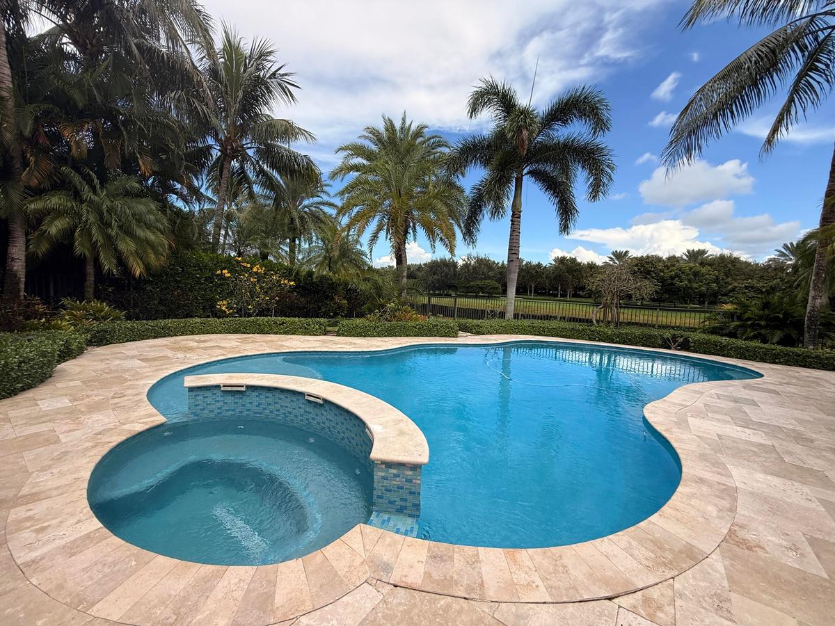 Lakeview Private pool