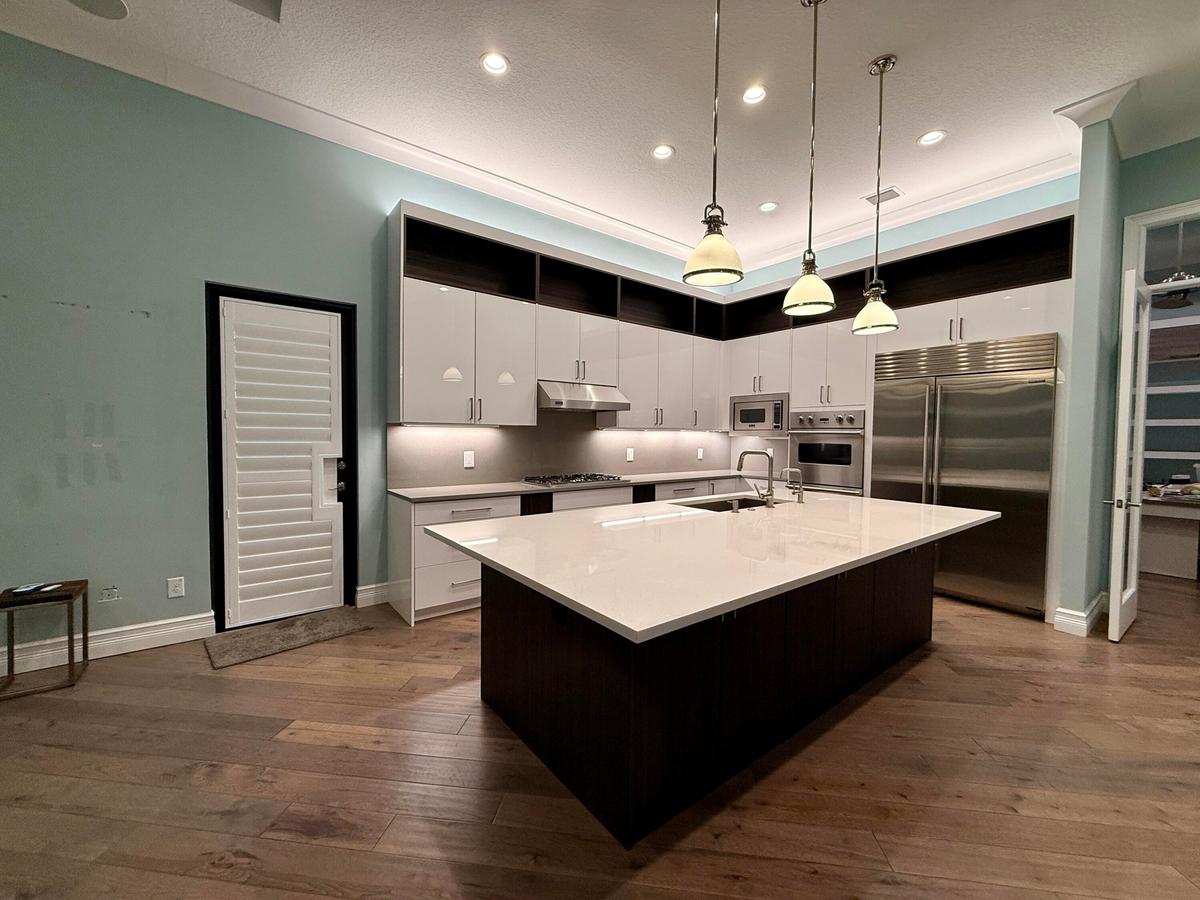 Sub Zero and Viking appliances , Natural gas Range and Cooktop with Quartz Counter tops