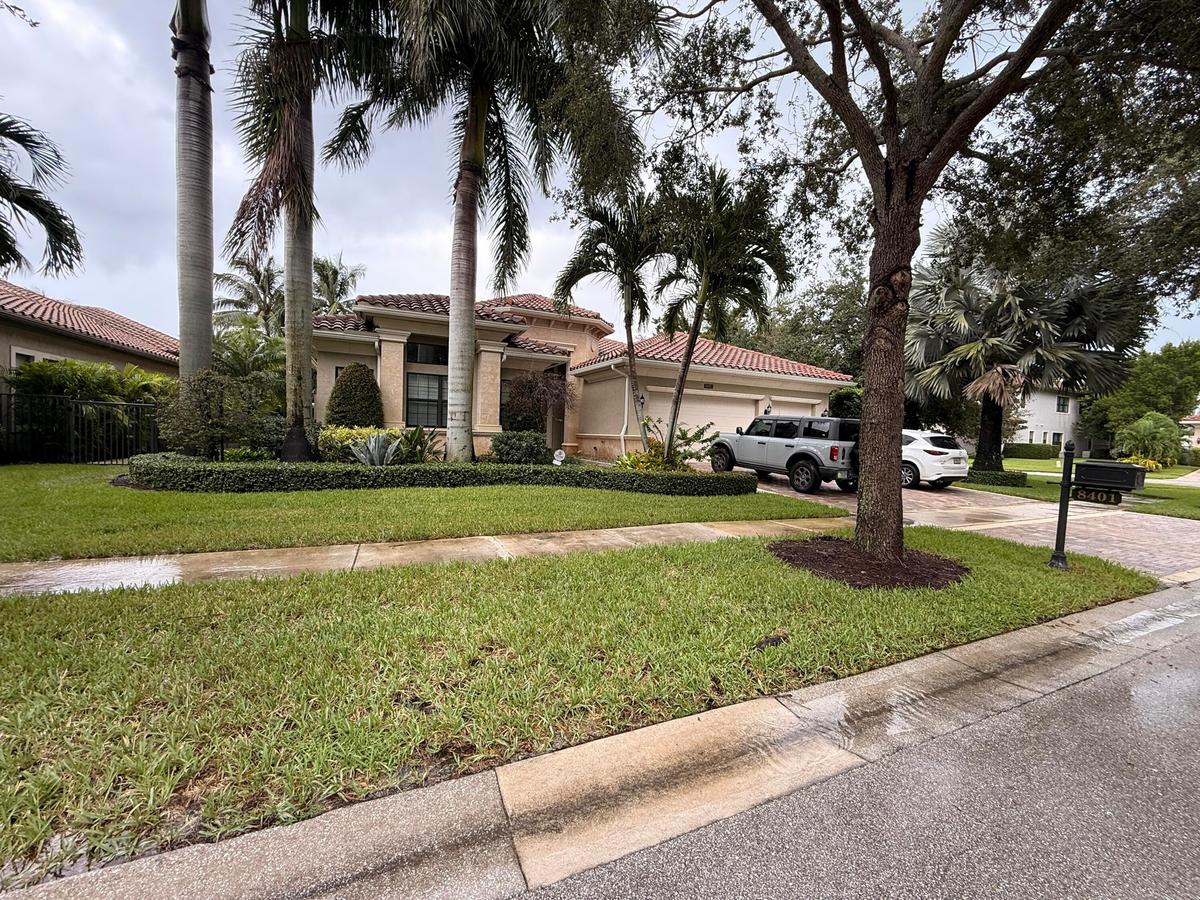 Large Premier Corner , Lake View Lot
