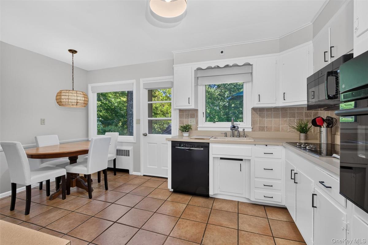 View of the Kitchen without the Island