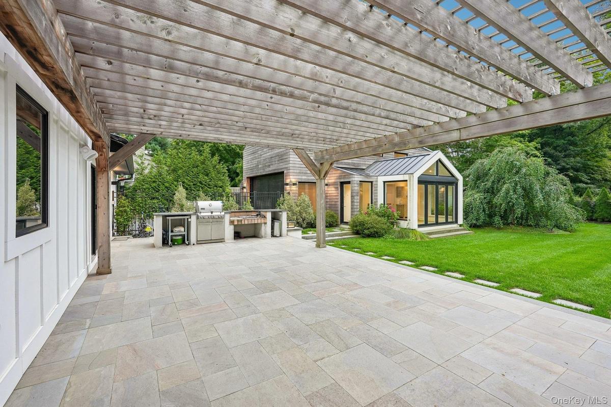 Outdoor kitchen