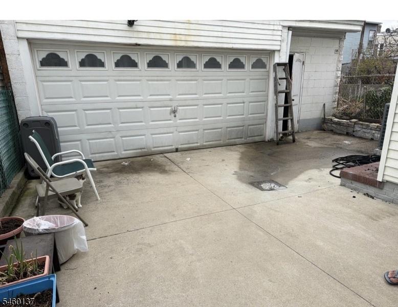 2 cars Garage