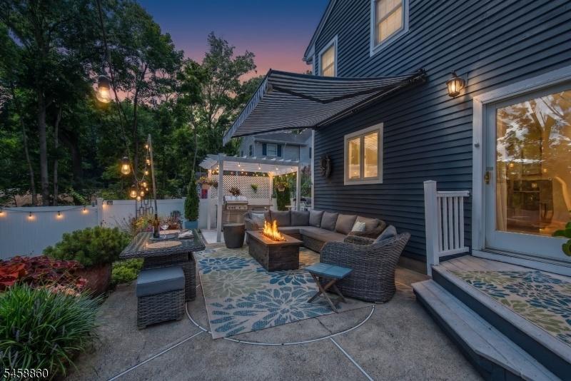 Upper patio w/new outdoor kit