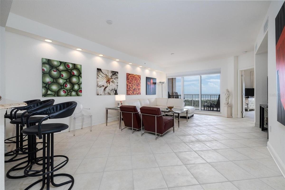 Open floorplan great for entertaining.