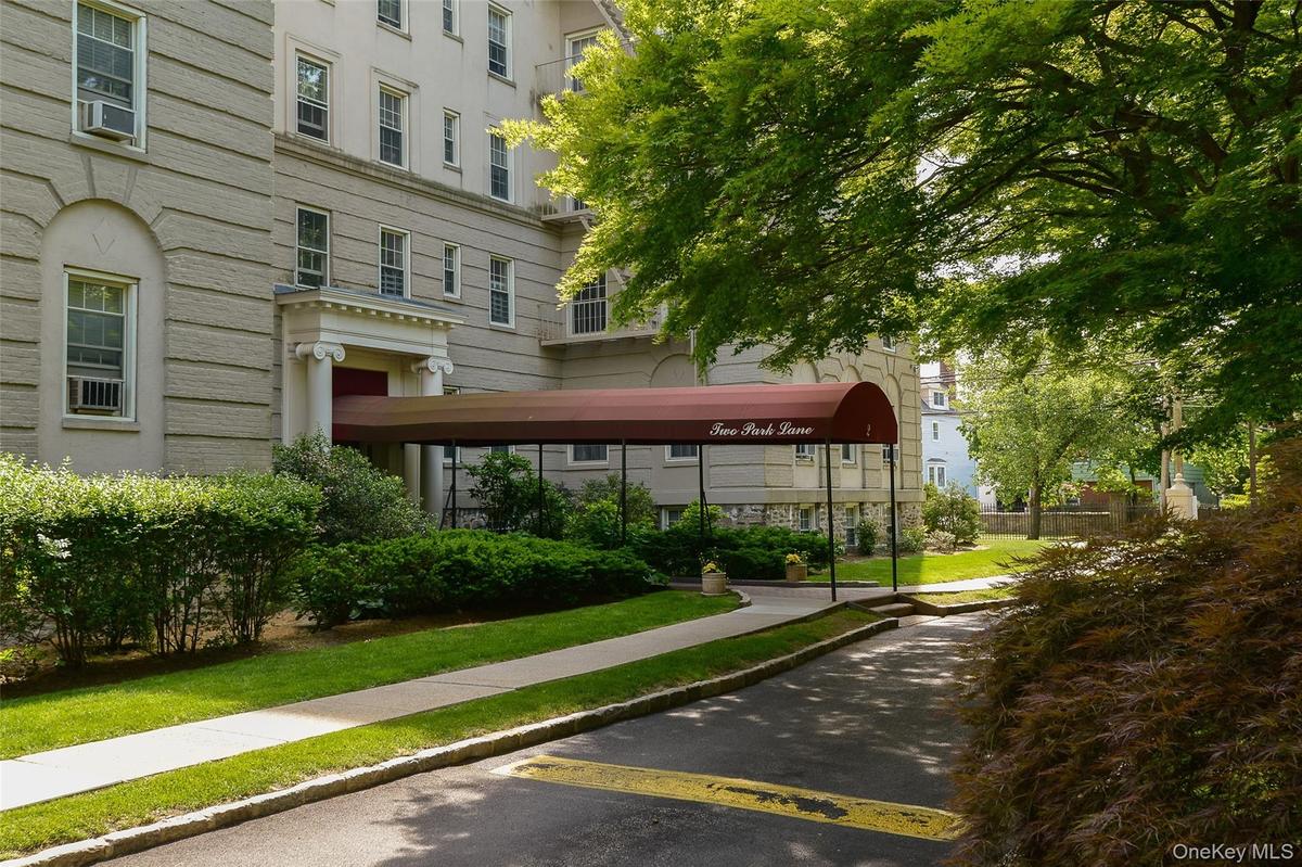2 Park Lane - Building Entrance