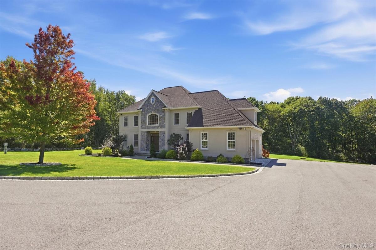 Drive way leading to house