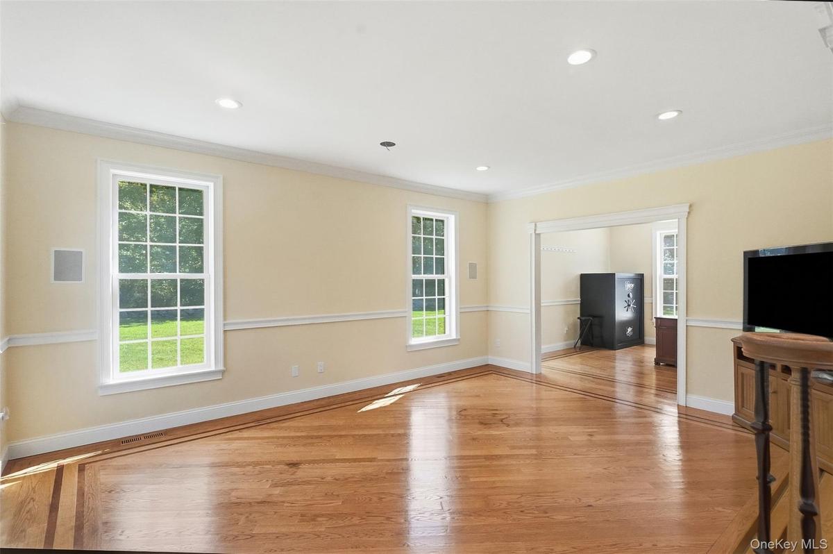 Bonus room leading to office