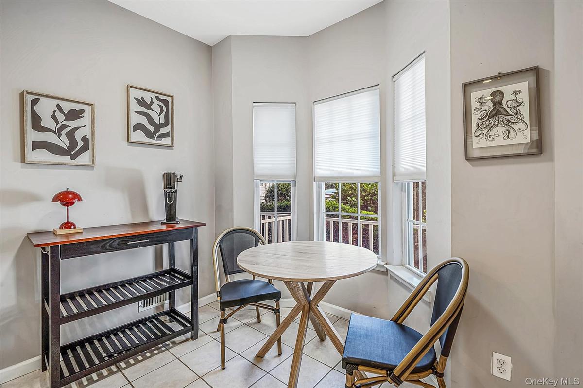 Eat in kitchen with breakfast area