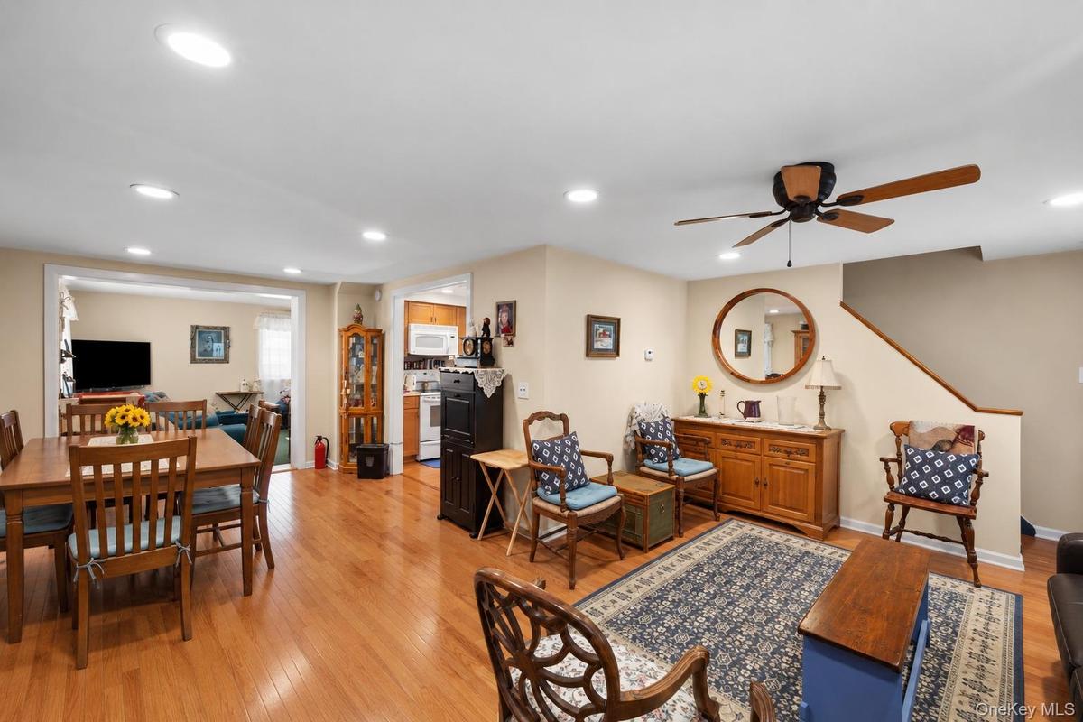 Hardwood floor, open cozy layout