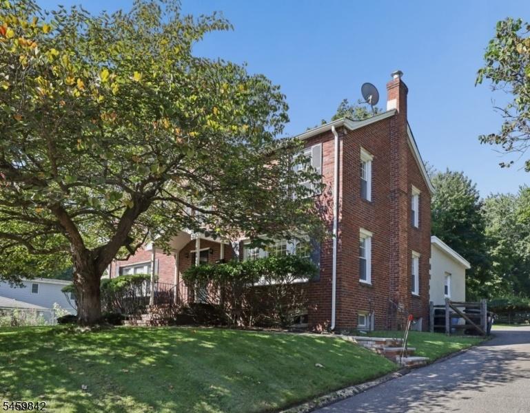 Brick & stucco exterior