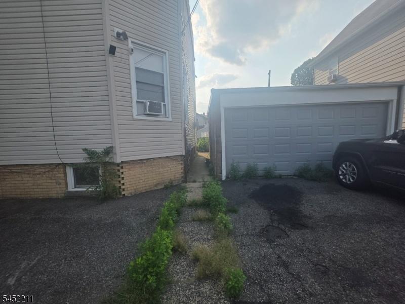 Garage alley