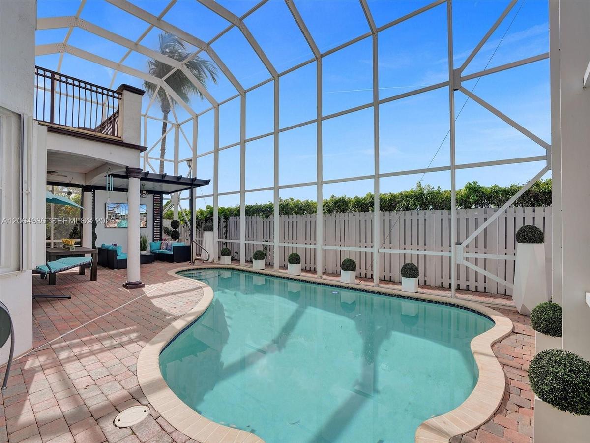 HEATED POOL WITH CHANGING LIGHTS AND AUTOMATIC CLEANER