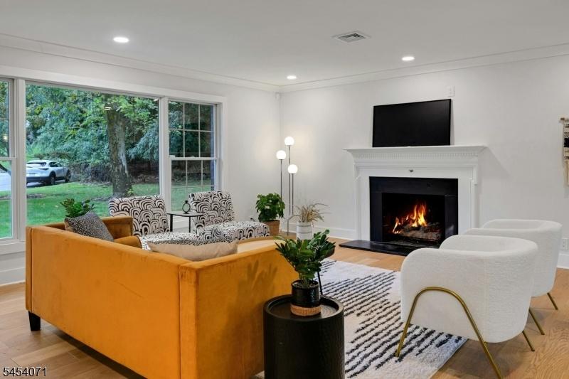 Living rm w fireplace