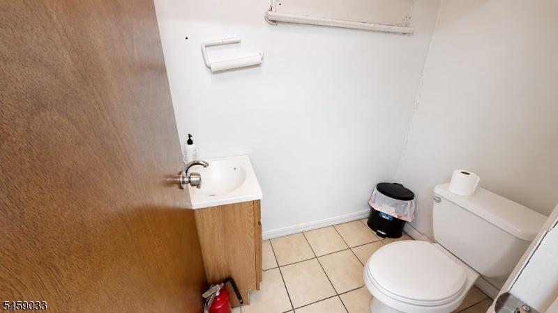 Half Bath - Retail Unit