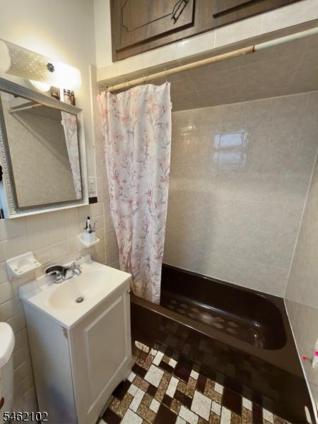 Hensler#1 Bathroom