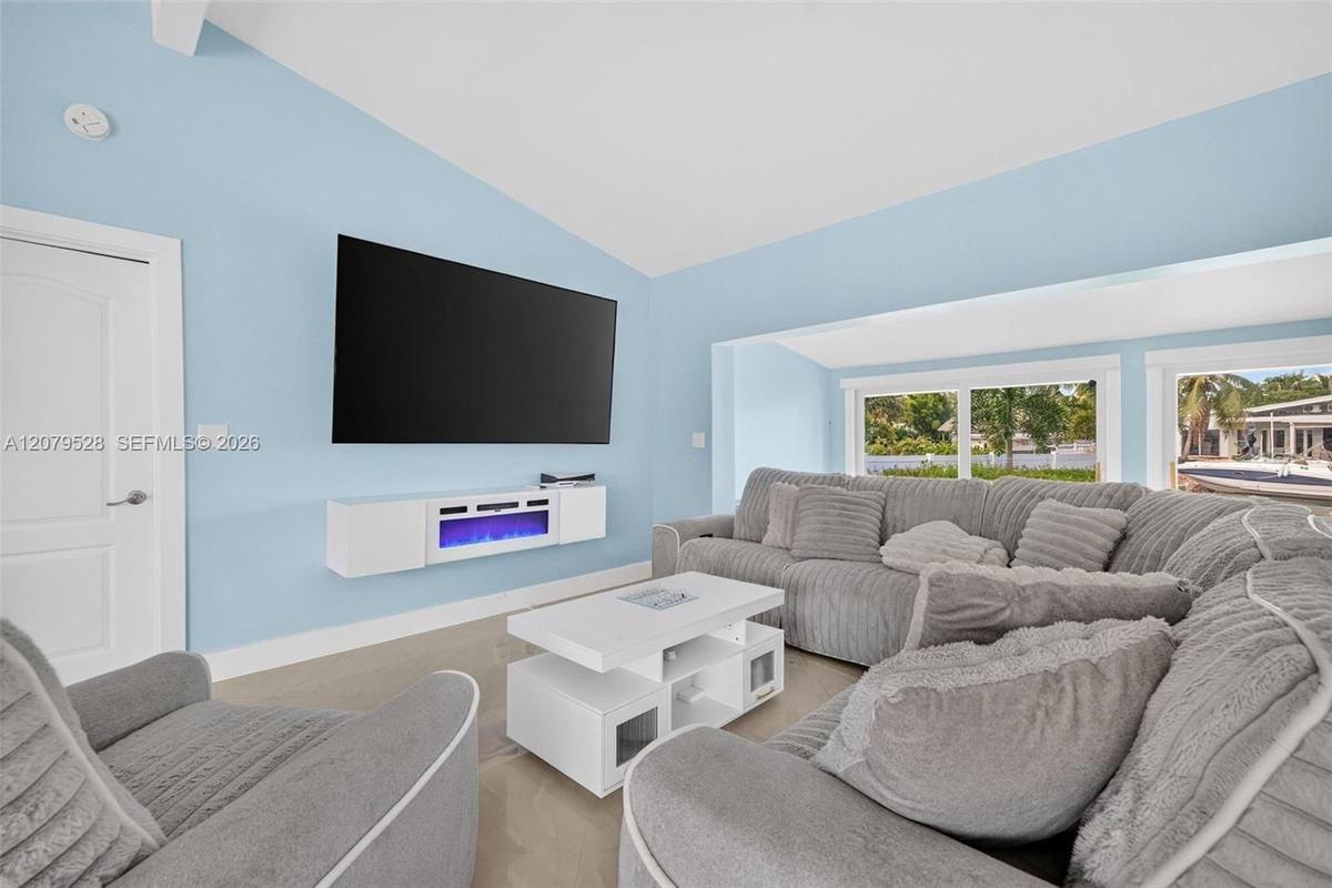Oversized primary bedroom w/ beamed ceiling, Plantation Shutters and large walk in closet, en suite bathroom, on main level