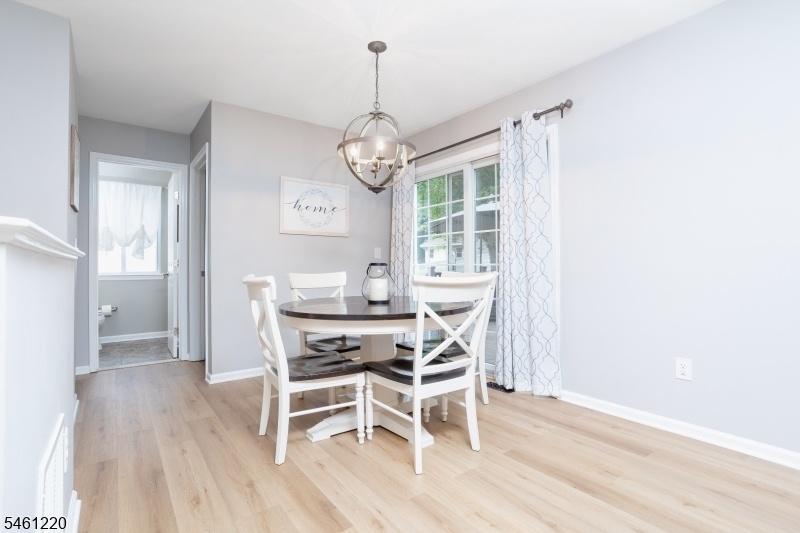 CHARMING BREAKFAST AREA