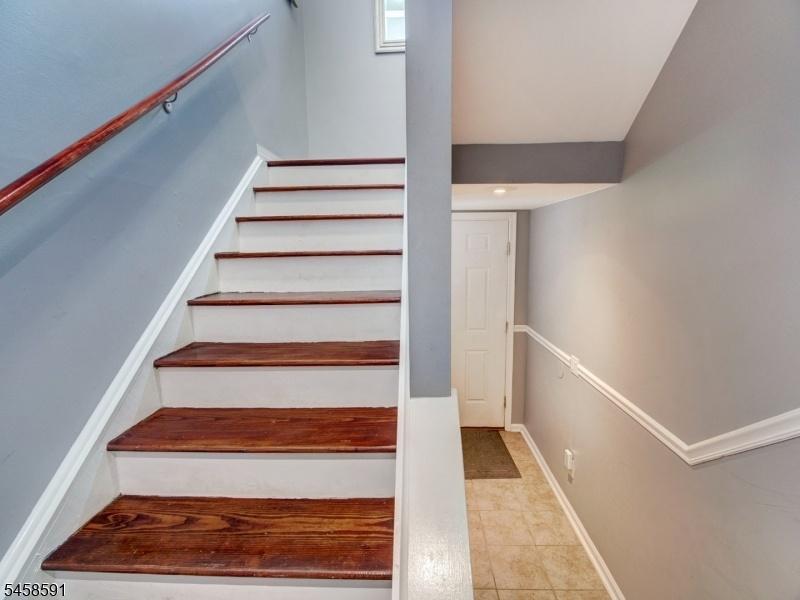 Private Entry w/Closet