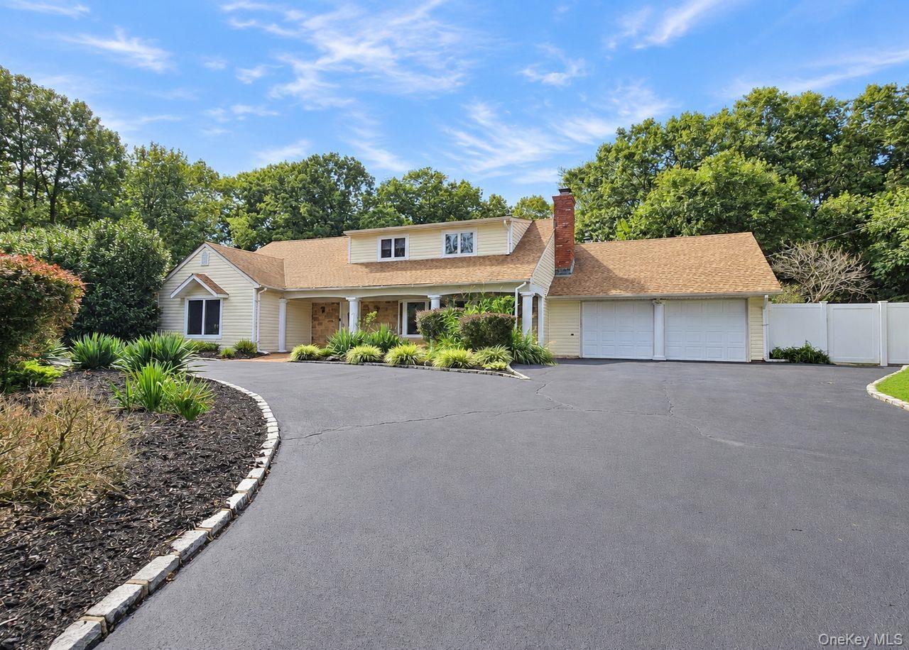 front of house, spacious circular driveway