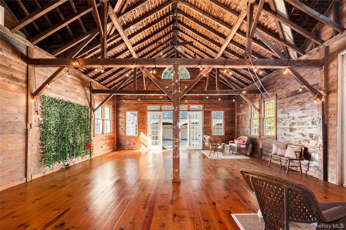 Gathering room in the barn