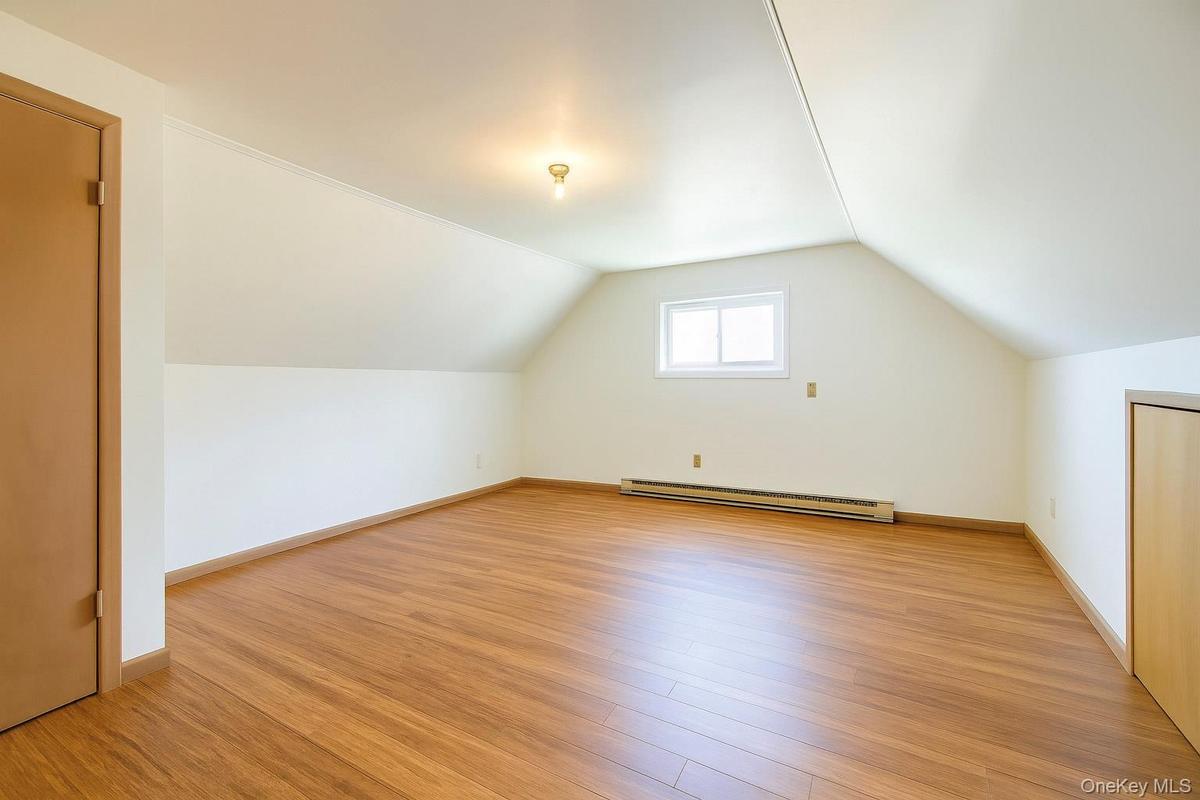 Virtual Staging, painted walls and hardwood floors