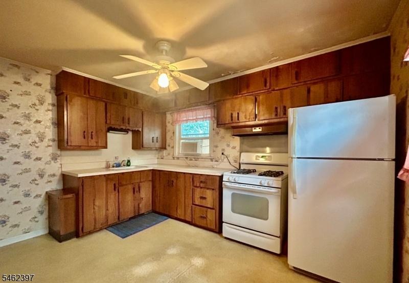 Kitchen full view