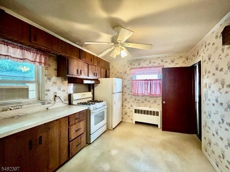 Kitchen w/entry on side