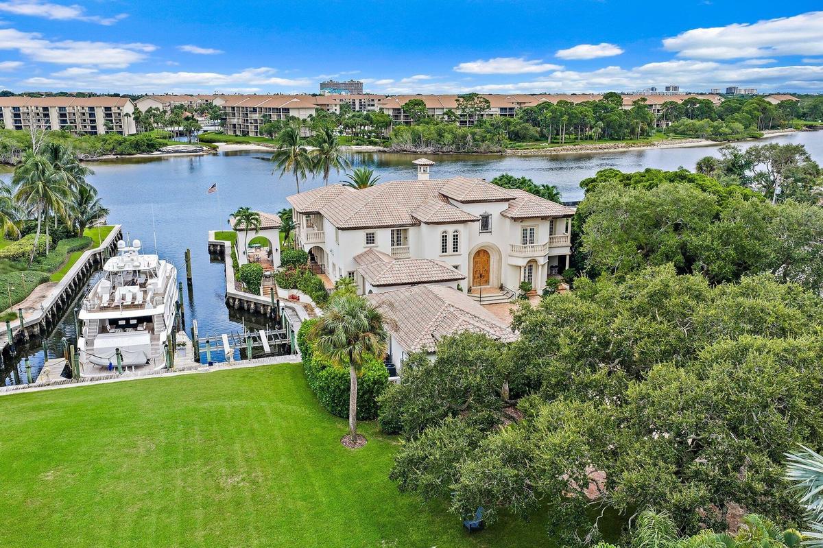 Private dockage of this caliber is nearly non-existent