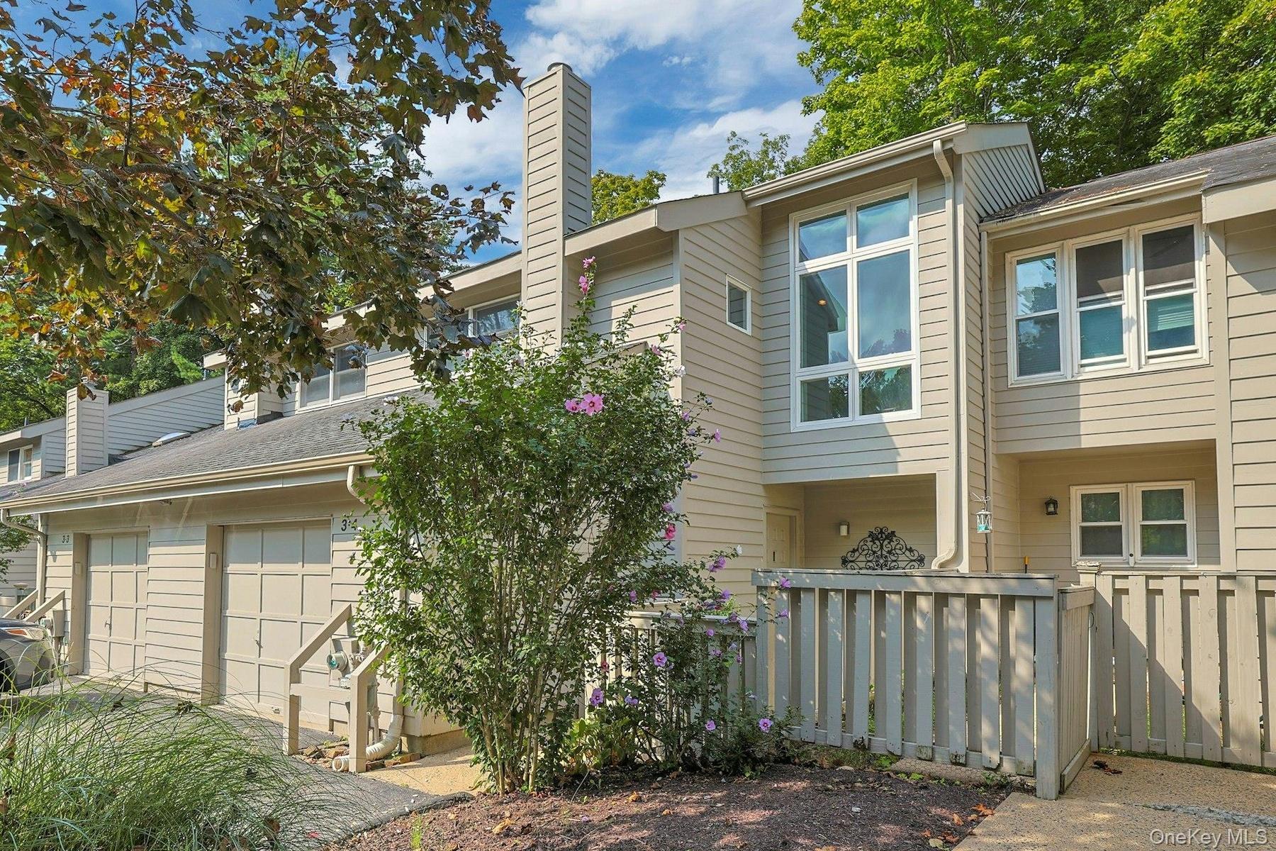 Set in a well maintained townhome community and located just a few minutes to the Croton Harmon train station, 3 Brooke Club Drive, Unit 4 inhabits th