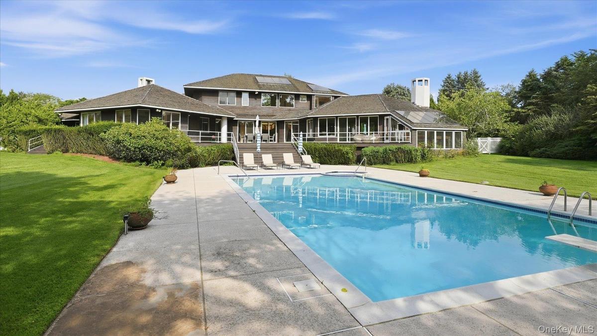 Spacious patio for lounging