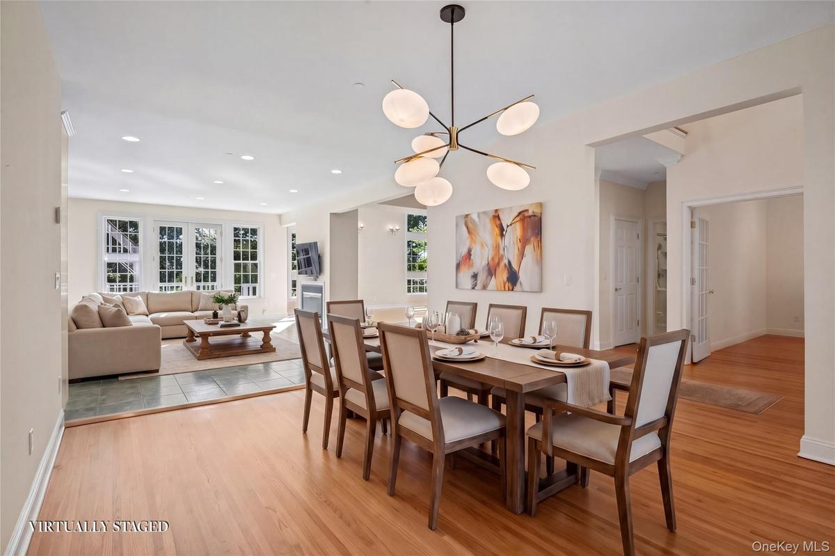 Virtual staging Dining room