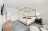 Large auxiliary bedrooms