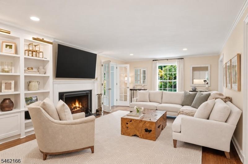 9 - Living Room (4 of 5)
