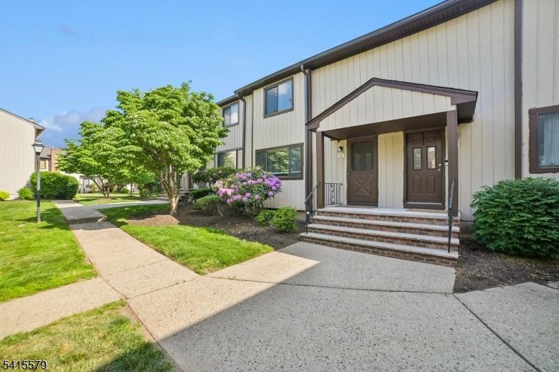 WALKWAY TO UNIT