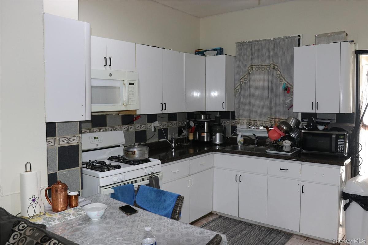 1ST FL KITCHEN