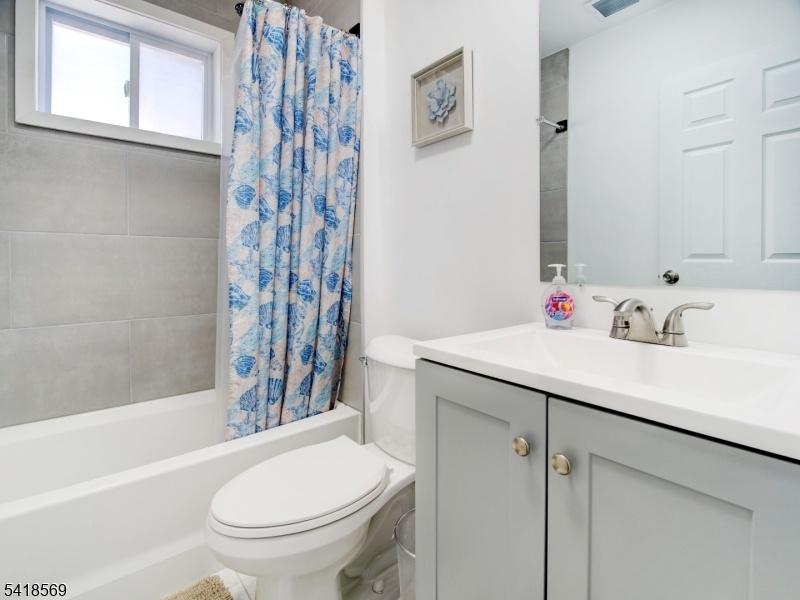 Bathroom â?? TubShower