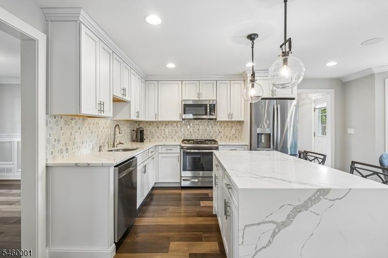 Beautifully Renovated Kitchen