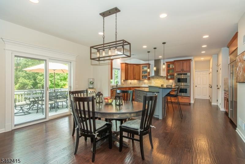 Eat-in Kitchen