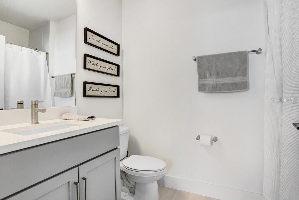 Downstairs En-Suite