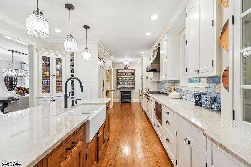 Custom Cabinets, 2 Farm Sinks