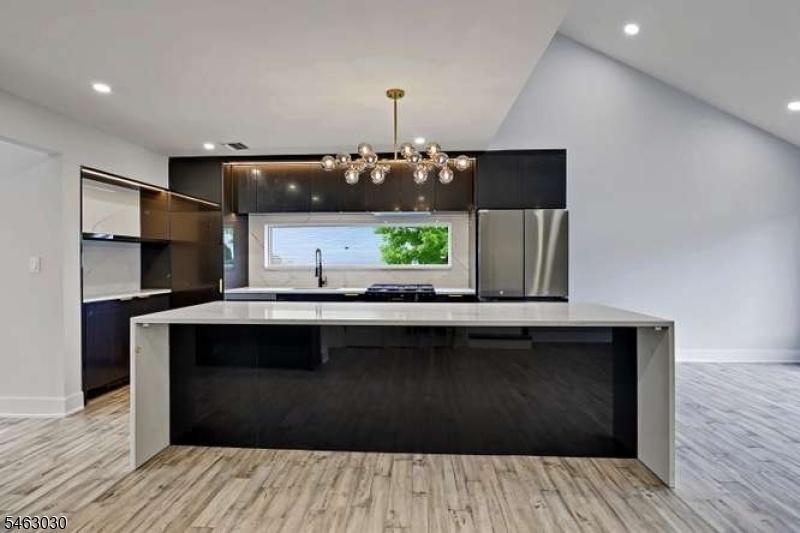 Eat-in Kitchen