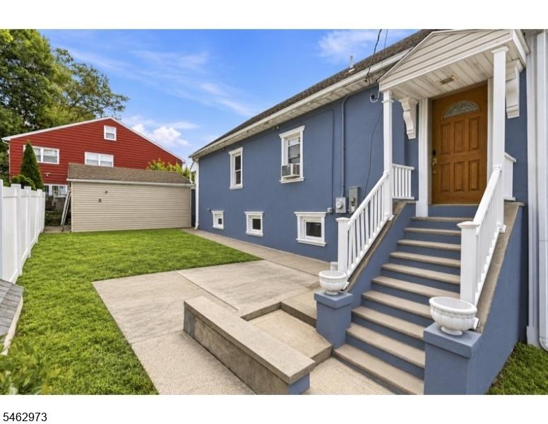 Exterior / Yard