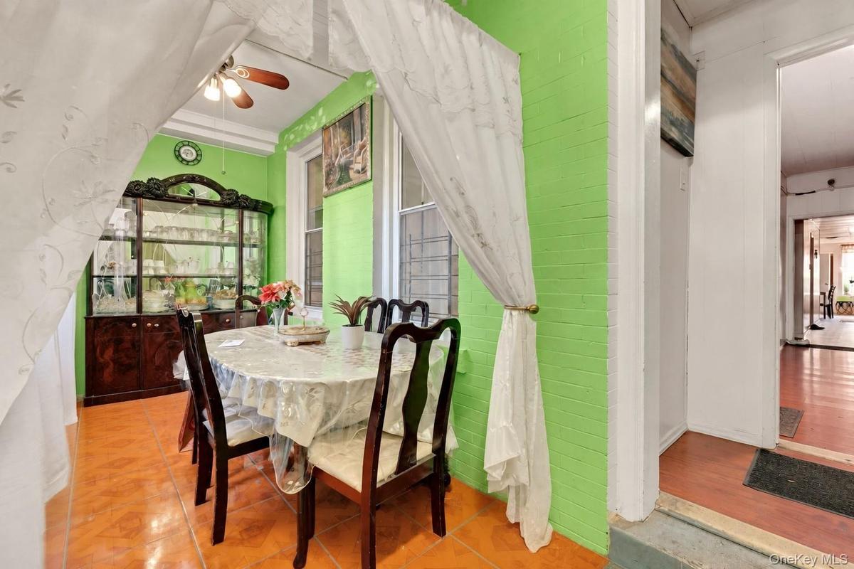 UNIT 1 DINING ROOM