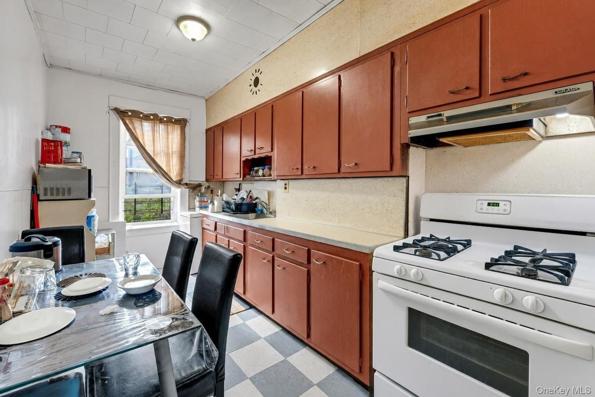 UNIT 1 KITCHEN