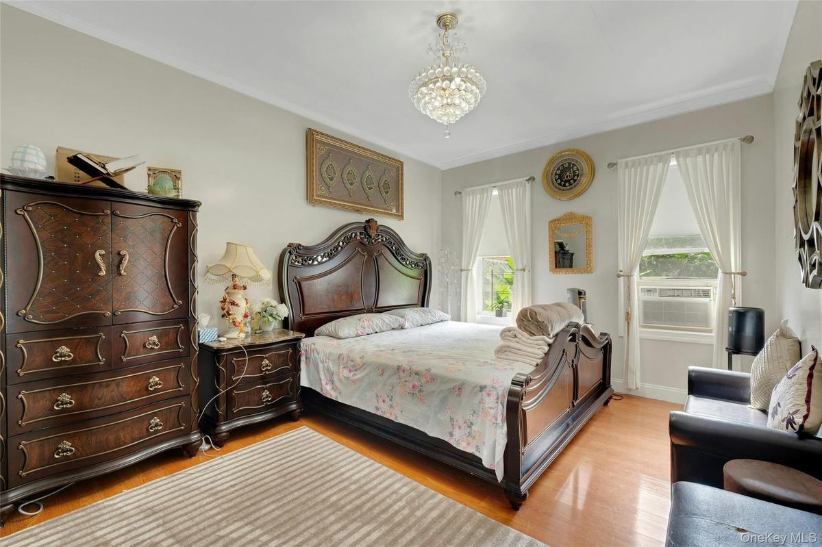 UNIT 1 PRIMARY BEDROOM
