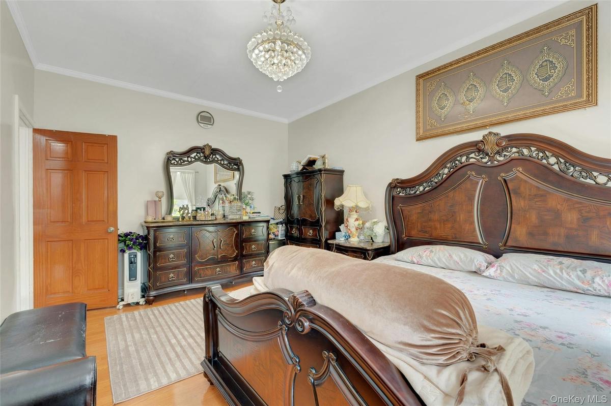 UNIT 1 PRIMARY BEDROOM