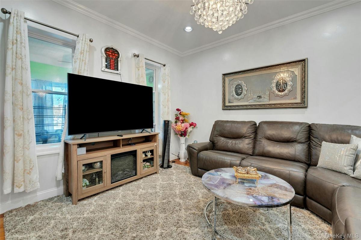 UNIT 1 LIVING ROOM