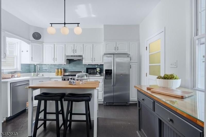 Eat In Updated Kitchen